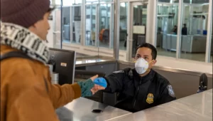 Quais são as perguntas que o oficial de imigração pode fazer em sua entrada nos EUA?